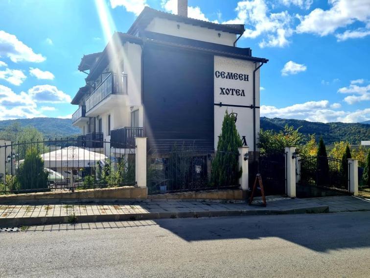 Family Hotel Bela Triavna Exterior foto